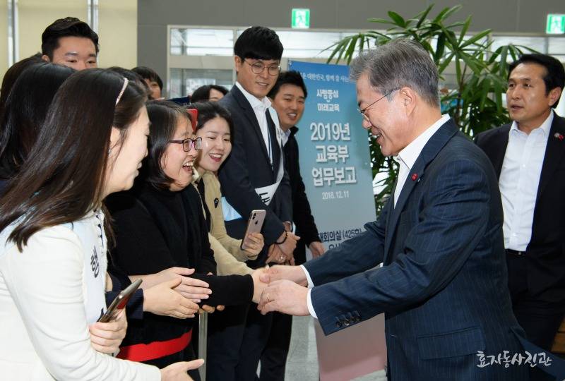 문 대통령과 공무원들의 만남 | 인스티즈