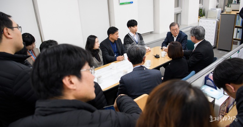 문 대통령과 공무원들의 만남 | 인스티즈