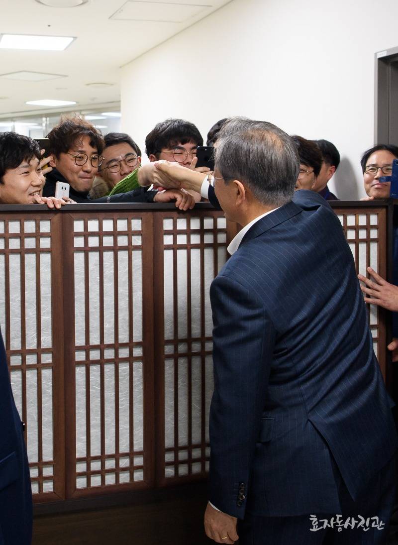 문 대통령과 공무원들의 만남 | 인스티즈