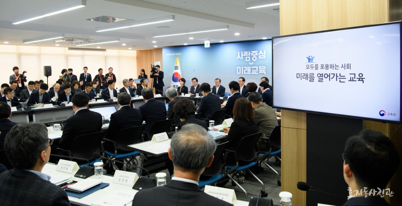 문 대통령과 공무원들의 만남 | 인스티즈