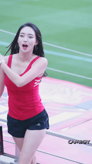 자기한테 오라고 손짓하는 치어리더.gif | 인스티즈