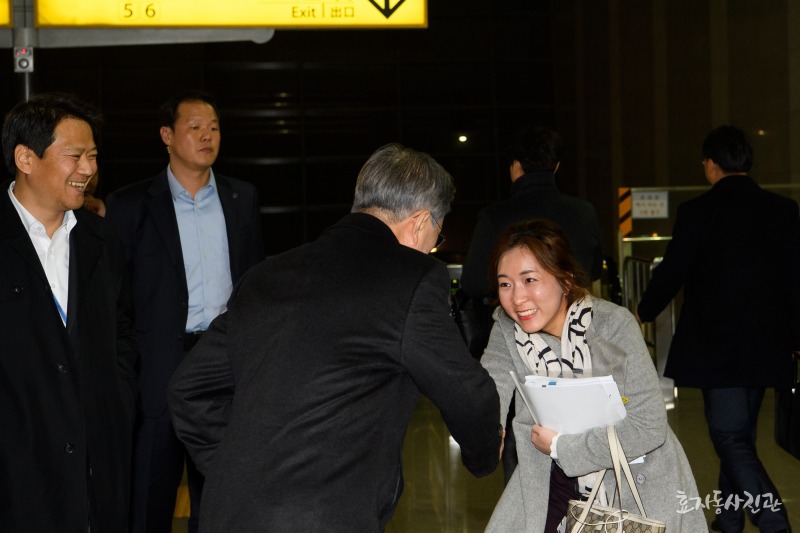 문 대통령과 공무원들의 만남 | 인스티즈