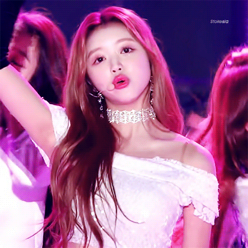 오마이걸 유아 오프숄더.gif | 인스티즈