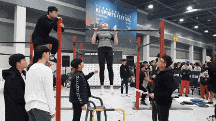 턱걸이 잘하는 여자.gif | 인스티즈