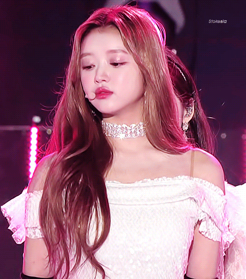 오마이걸 유아 오프숄더.gif | 인스티즈