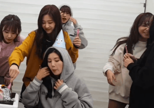 아이즈원으로 데뷔해서 참 다행인 친구 .jpgif | 인스티즈