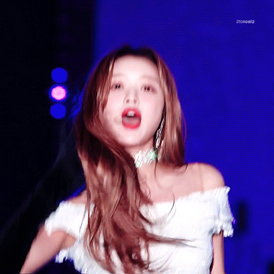 오마이걸 유아 오프숄더.gif | 인스티즈