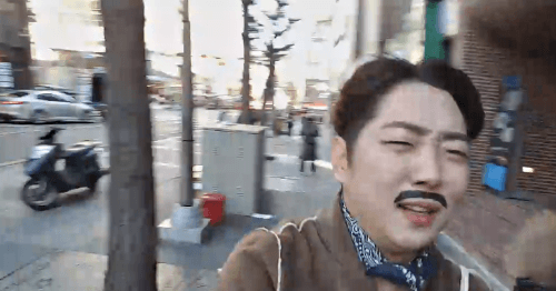 아프리카에 출연한 프레디 머큐리 GIF | 인스티즈