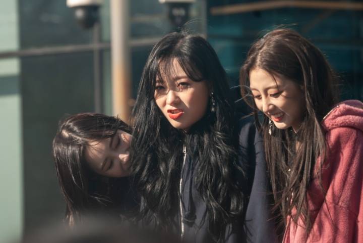 출퇴근하는데 시끄러움이 전해지는 러블리즈 미니팬미팅 | 인스티즈