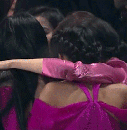 대상 받아서 눈물이 그렁 그렁한 트와이스 사나 T T | 인스티즈