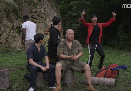 [두니아] 유노윤호의 승부욕에 기름을 들이부은 딘딘 | 인스티즈