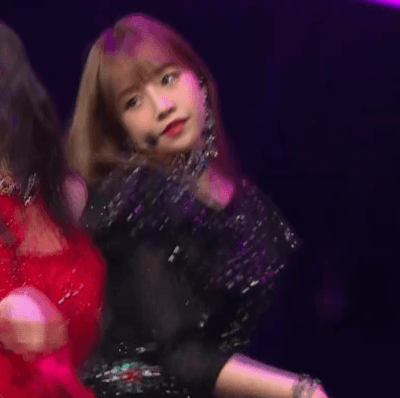 아이즈원) 혜원이가 내려친 유리의 손수건을 치우려다 헛발질 하는 채연이 | 인스티즈