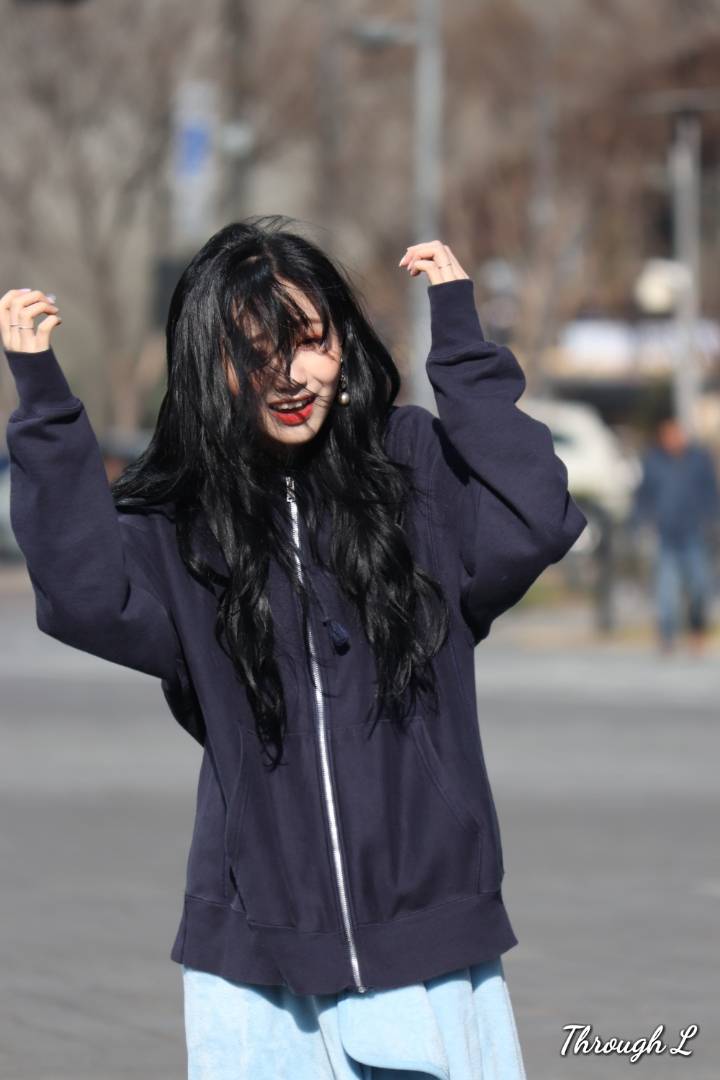 출퇴근하는데 시끄러움이 전해지는 러블리즈 미니팬미팅 | 인스티즈