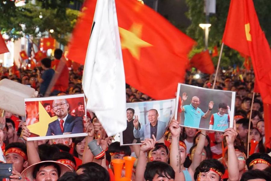 스즈키컵 우승 이후 열광적인 광란의 파티 분위기인 베트남 현지의 상황.jpg | 인스티즈