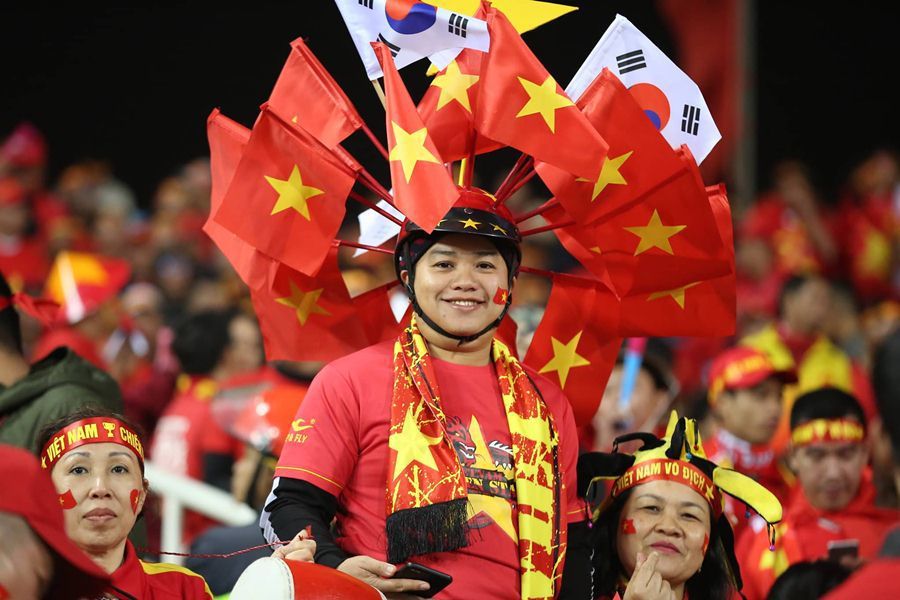 스즈키컵 우승 이후 열광적인 광란의 파티 분위기인 베트남 현지의 상황.jpg | 인스티즈