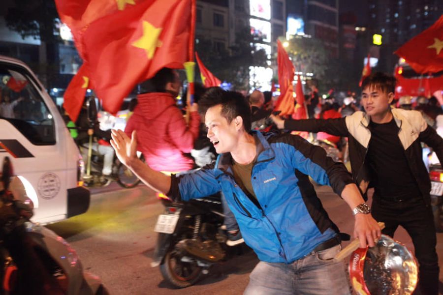 스즈키컵 우승 이후 열광적인 광란의 파티 분위기인 베트남 현지의 상황.jpg | 인스티즈