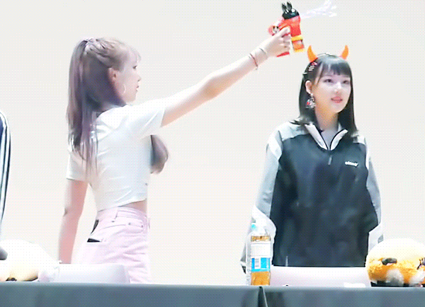 비누방울이 무서운 여자친구 예린이.gif | 인스티즈