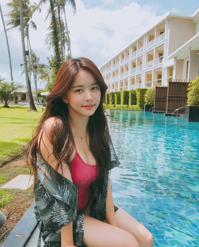 물놀이를 즐기는 한보름.jpg | 인스티즈