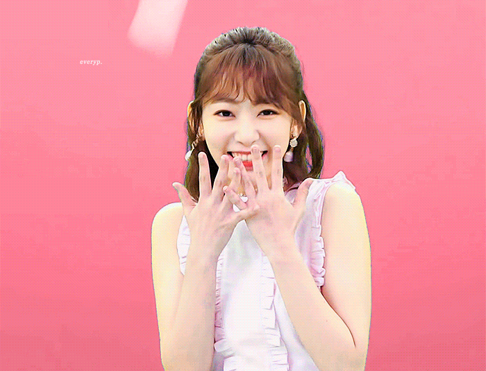 설레게 웃는 아이즈원 미야와키 사쿠라 | 인스티즈