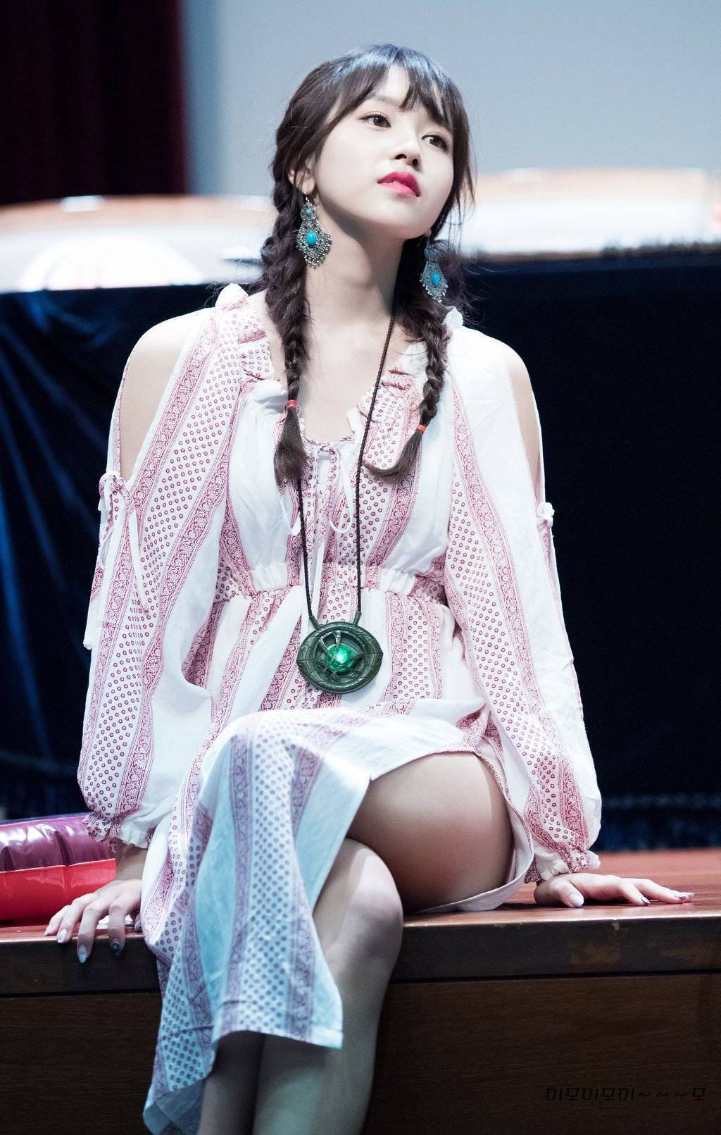 앉아있는 미나 사진 모음ㄷㄷㄷ | 인스티즈