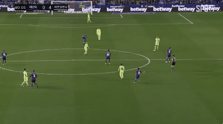 아이고 정남아 어데서 시골 스트라이커를 데꼬 왔노.gif | 인스티즈