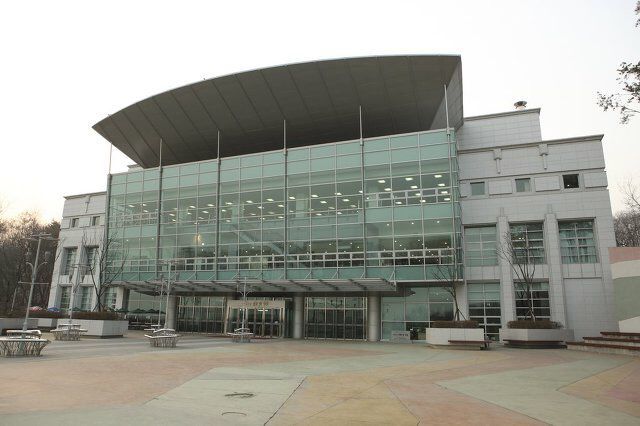 학교 건물 대관비로 돈 쓸어담는 대학교....jpg | 인스티즈