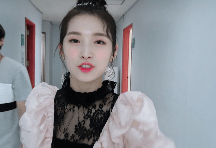 오마이걸 아린 아이컨택.gif | 인스티즈