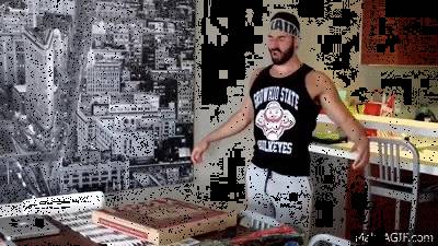 남자라면 피자는 이렇게 먹어야.gif | 인스티즈