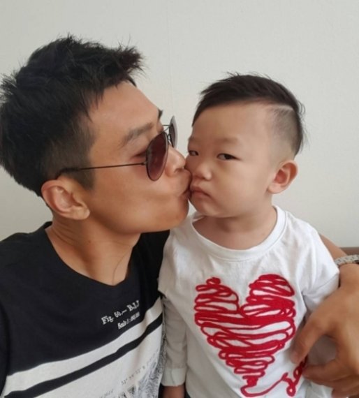 뽀뽀할때 표정으로 차별하는 시안이(Feat. 나연 정연 정채연 강다니엘 누나들 그리고 꾹이) | 인스티즈