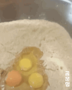 판다곰들이 먹는 빵 | 인스티즈