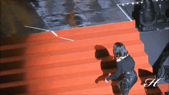 자꾸 길을 잃는 아이유.gif | 인스티즈