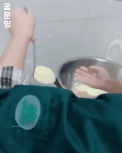 판다곰들이 먹는 빵 | 인스티즈