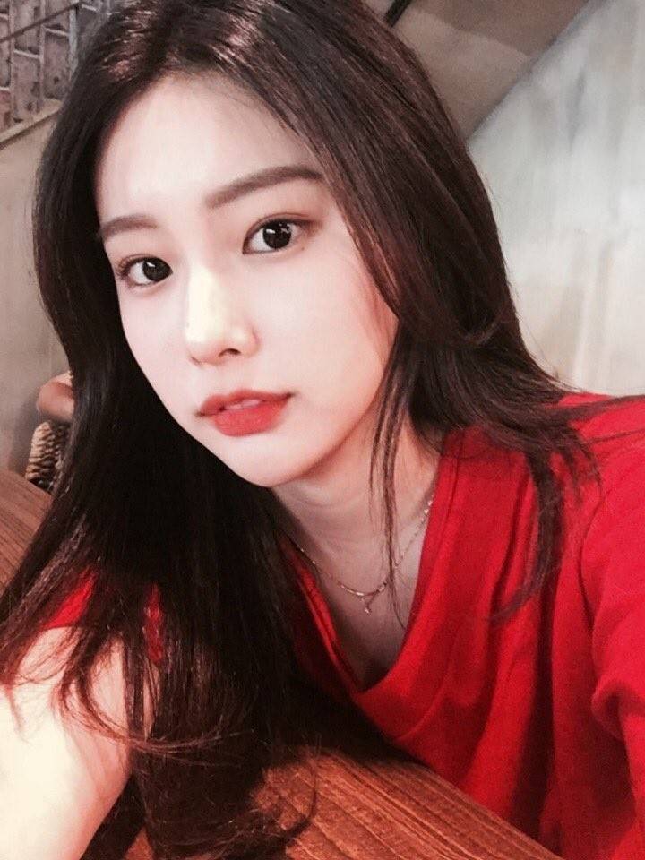 데뷔전 강혜원.jpg | 인스티즈