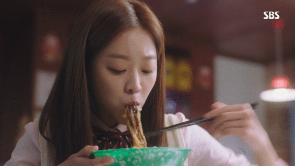조보아 짜장면 먹방 | 인스티즈