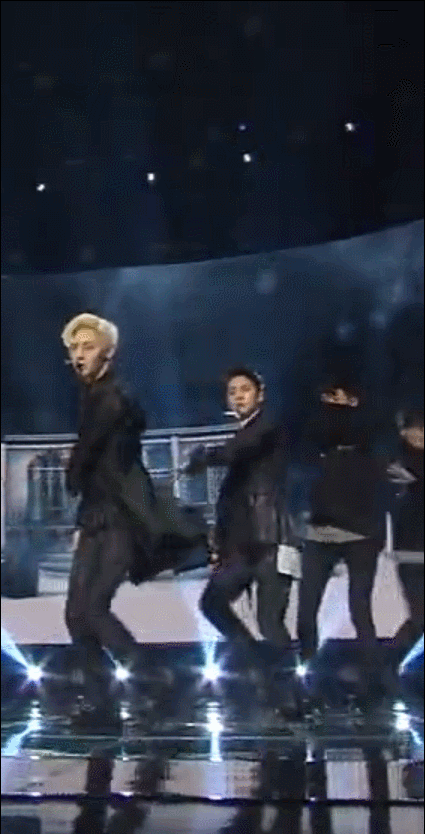 생방송 도중 옷 터진 아이돌 | 인스티즈