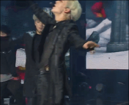 생방송 도중 옷 터진 아이돌 | 인스티즈