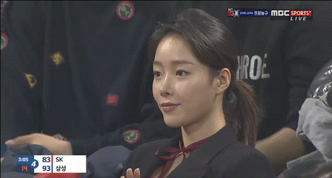 오늘자 김선형 선수 부인 석해지씨 미모가 ㅎㄷㄷㄷ.gif | 인스티즈