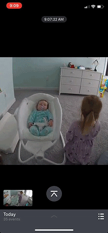 자는 동생을 돌보는 소녀 | 인스티즈