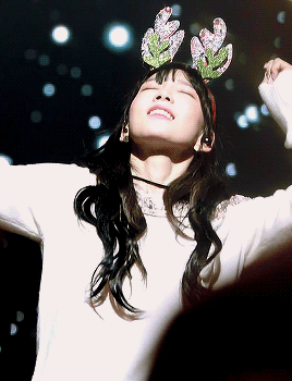 크리스마스 아침을 여는 태연.jpgif | 인스티즈