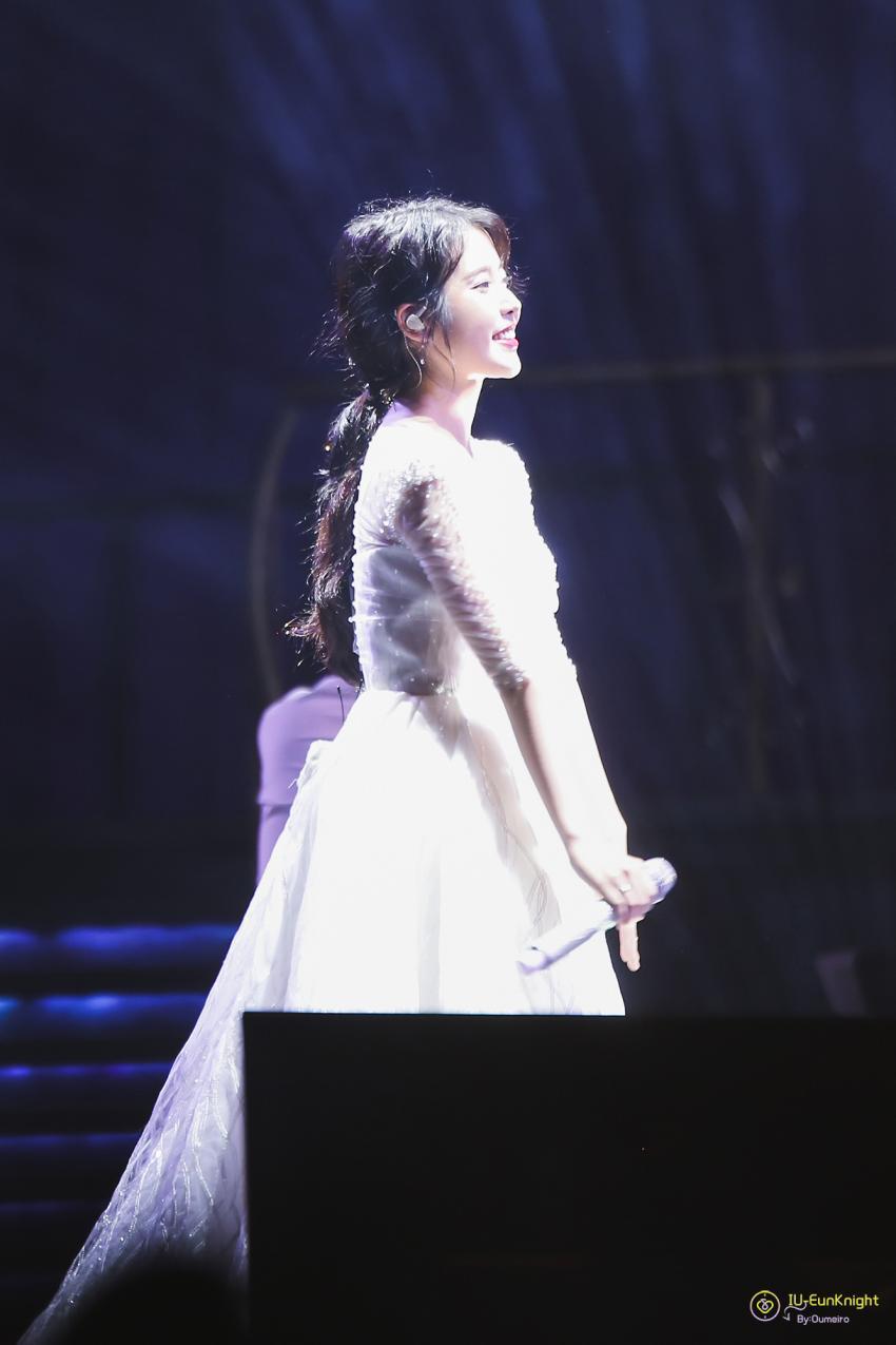 대만콘 드레스 아이유.jpg | 인스티즈