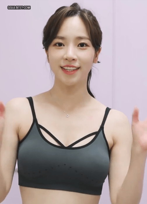 의자에 앉아있는 시간이 긴 직장인을 위한 8분만에 힙업하는 운동 | 인스티즈