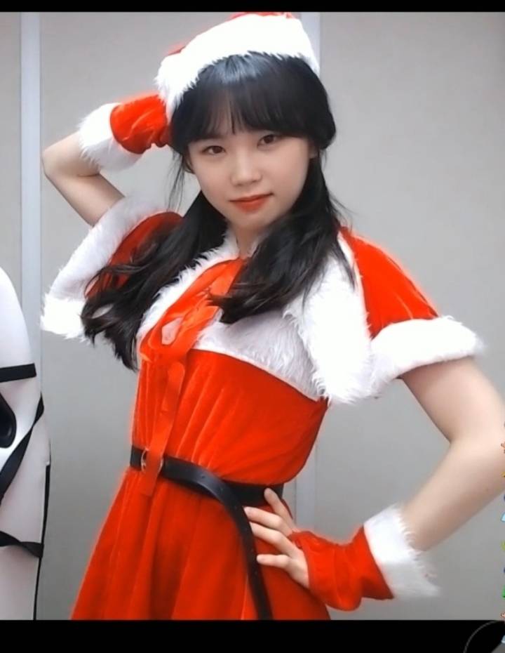크리스마스라고 산타옷입고왔던 우정잉 | 인스티즈