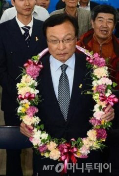 [이해찬] 얼굴표정만 보면 당선인지 낙선인지 알 수 없는 사진.jpg | 인스티즈