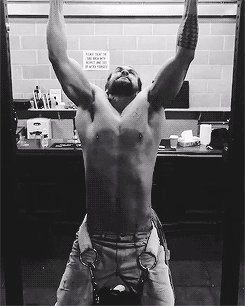 아쿠아맨이 알려주는 섹시한 엉덩이 만드는 운동.gif | 인스티즈