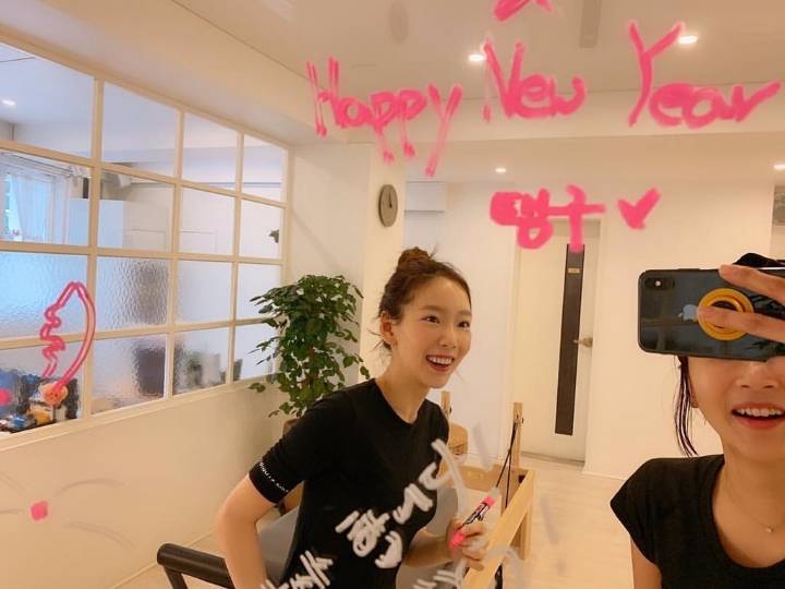 처음으로 보여준 필라테스 하는 태연 | 인스티즈