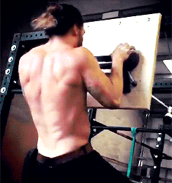 아쿠아맨이 알려주는 섹시한 엉덩이 만드는 운동.gif | 인스티즈