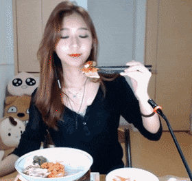 홍어 먹방하는 일본 유튜버.gif | 인스티즈