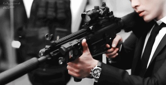 드라마에서 총 쏘는 현빈.gif | 인스티즈