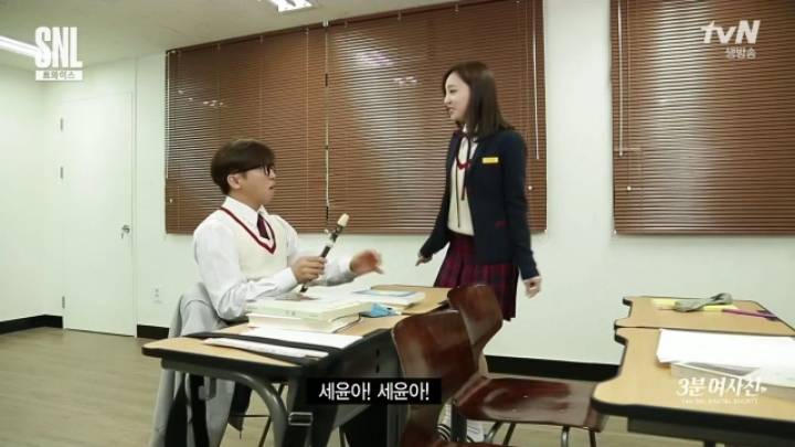 다 빌려가는 옆반 친구 나연이.jpgif | 인스티즈