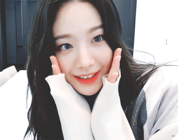 프로미스나인) 아침부터 어이없었지만 규리 생일이니까 기분좋게 장규리 | 인스티즈